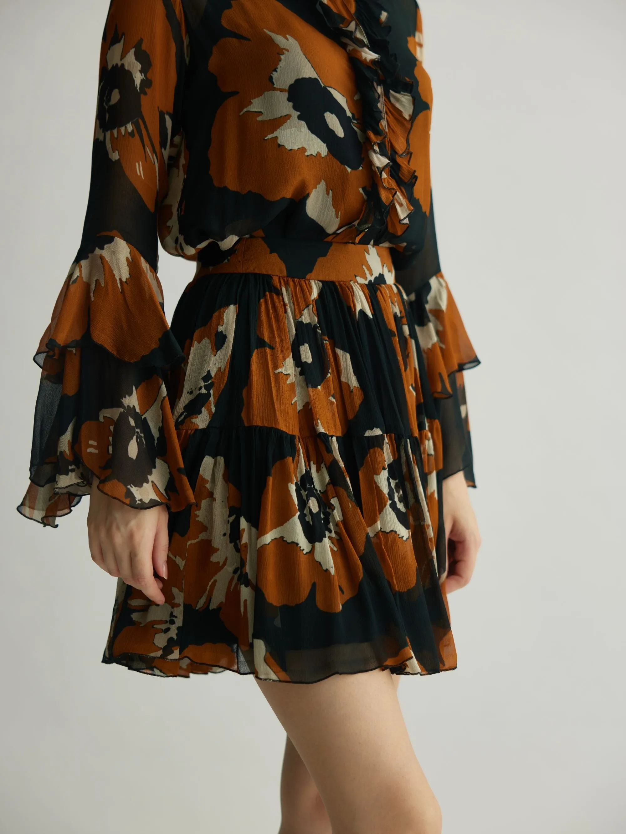 BLACK AND RUST FLORAL FRILL TOP