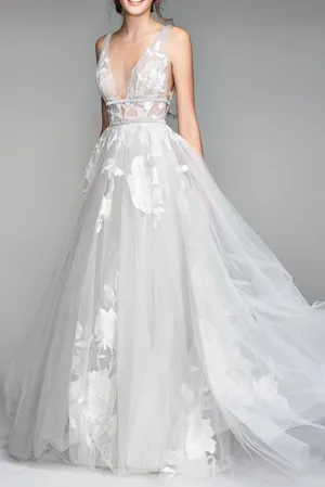 Casual Plus Size A-Line Wedding Dress V-Neck Tulle Sleeveless Bridal Gowns On Sale