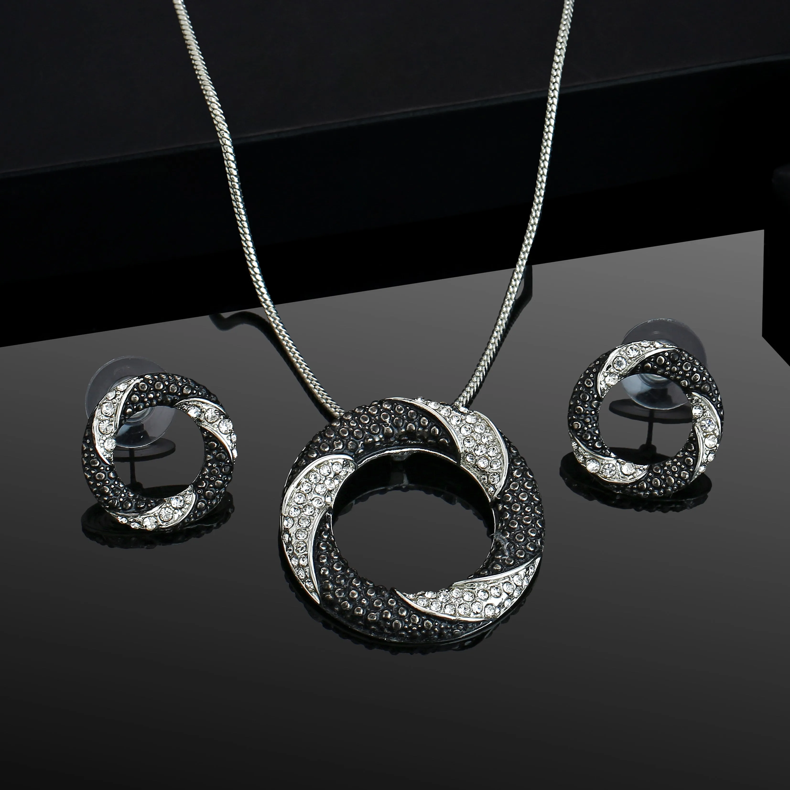 Estele -Swirl Dawn And Dusk Crystal Pendant Set