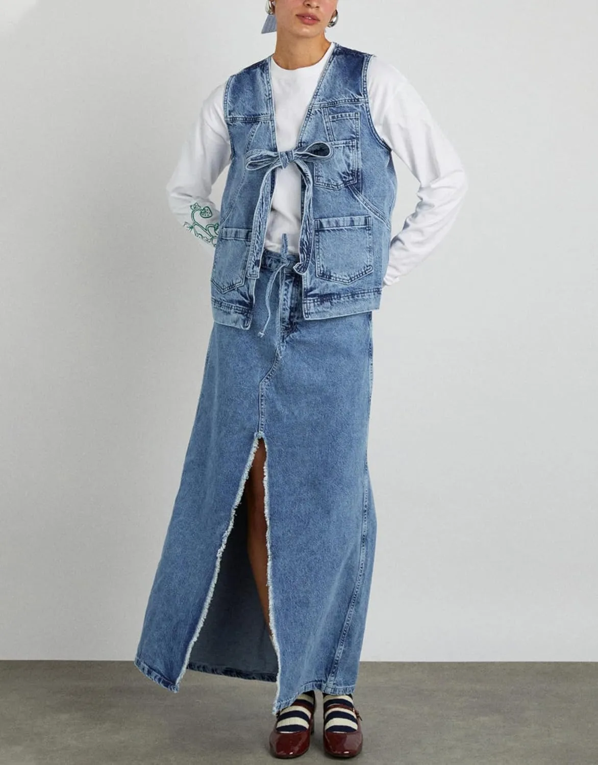 Kedera Women's Oversized Denim Vest Tie Front Jean Vest Top Sleeveless Denim Jacket Casual Lightweight Vest Trendy 2025