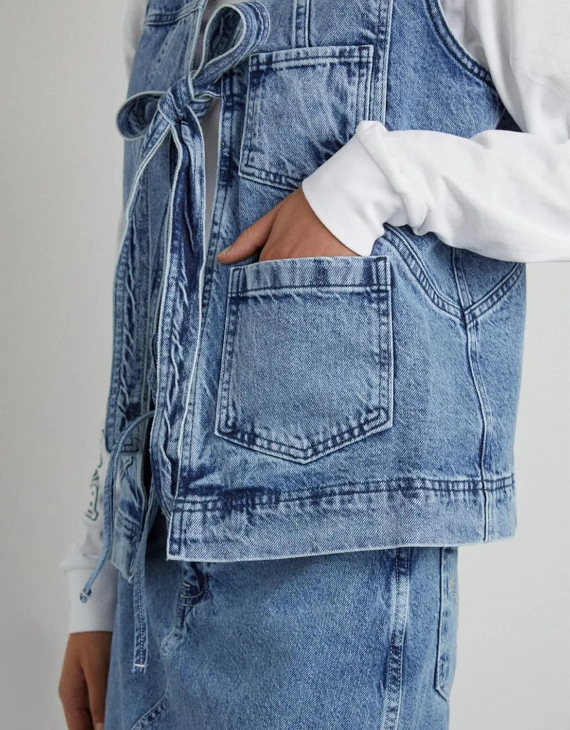 Kedera Women's Oversized Denim Vest Tie Front Jean Vest Top Sleeveless Denim Jacket Casual Lightweight Vest Trendy 2025