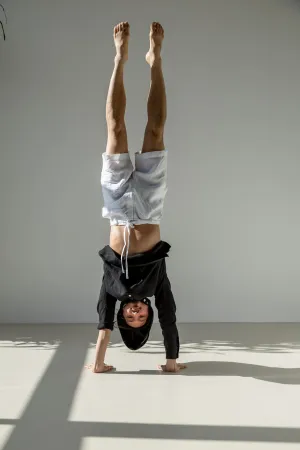 Men's linen shorts with a drawstring