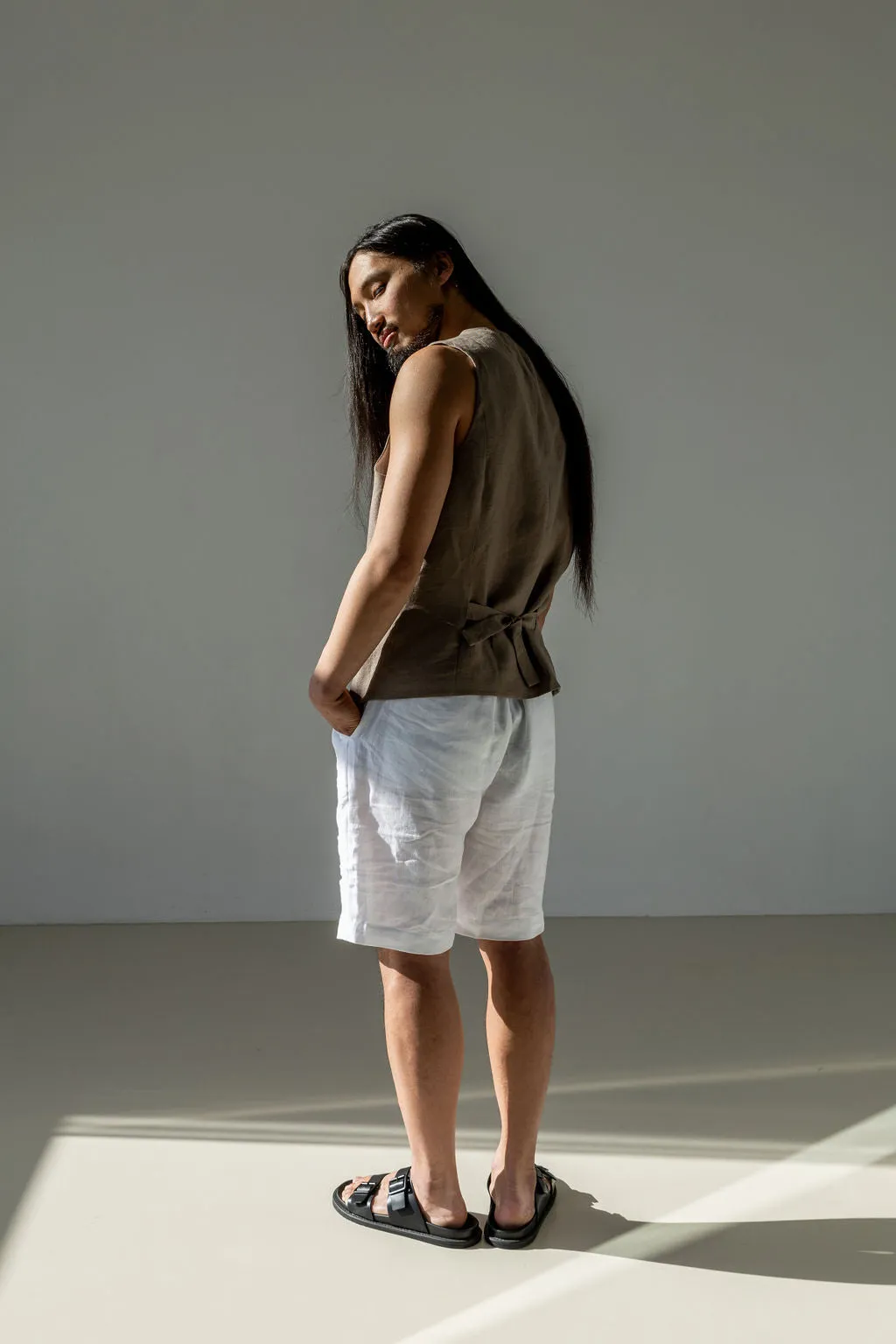 Men's linen shorts with a drawstring