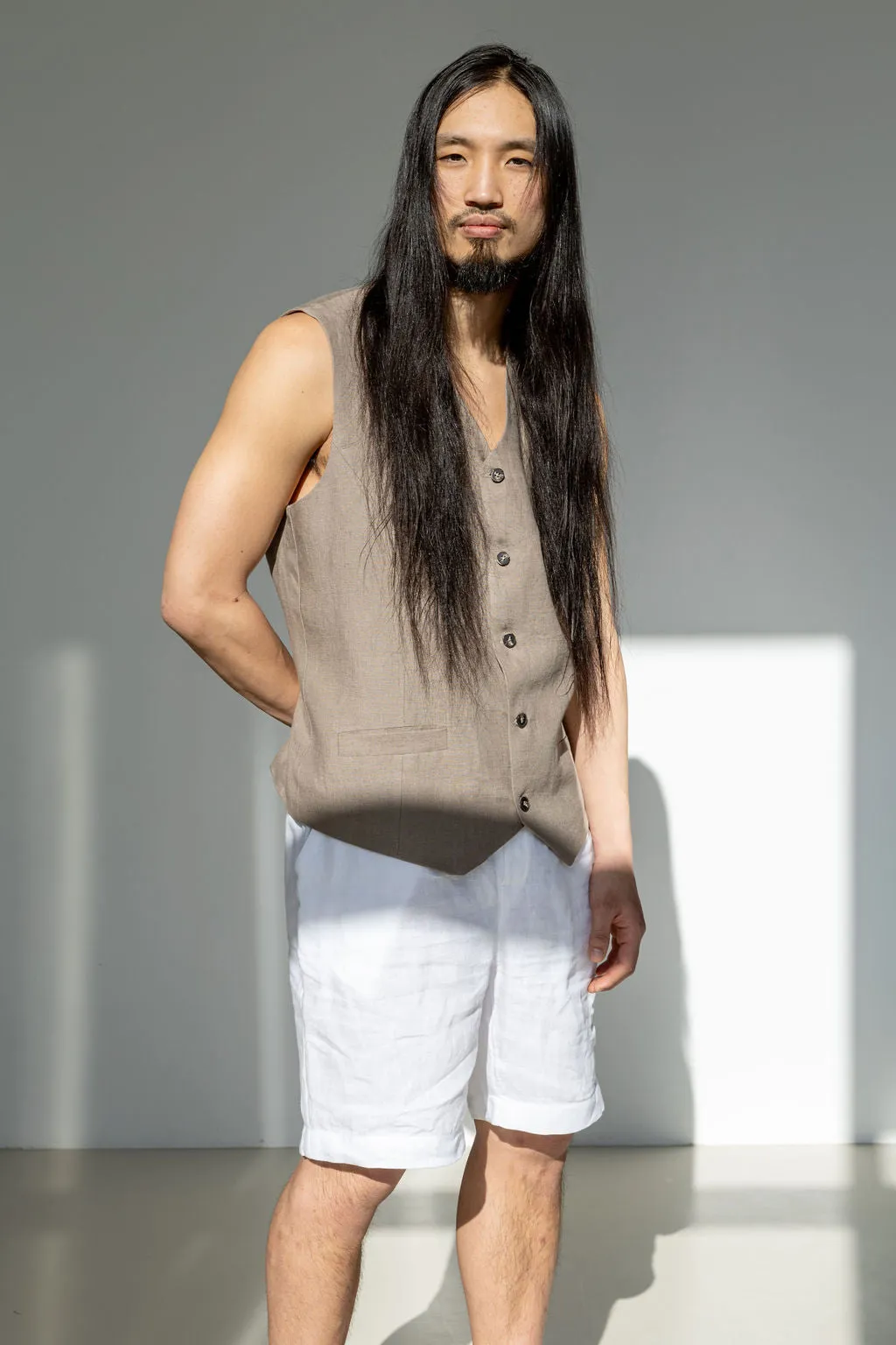 Men's linen shorts with a drawstring