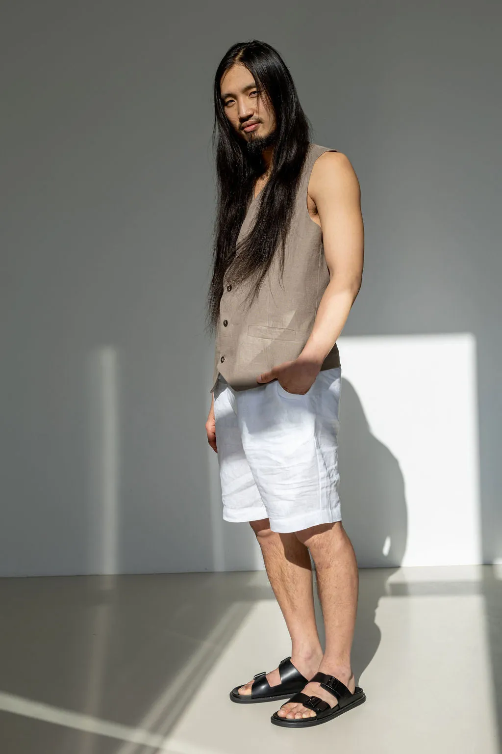 Men's linen shorts with a drawstring