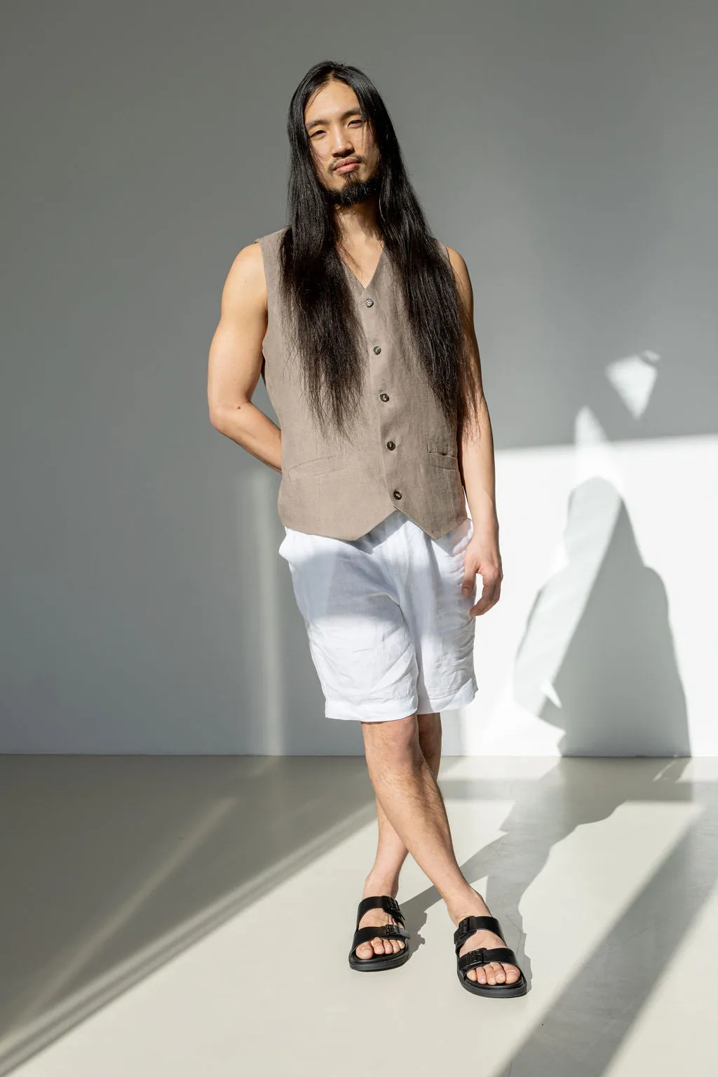 Men's linen shorts with a drawstring