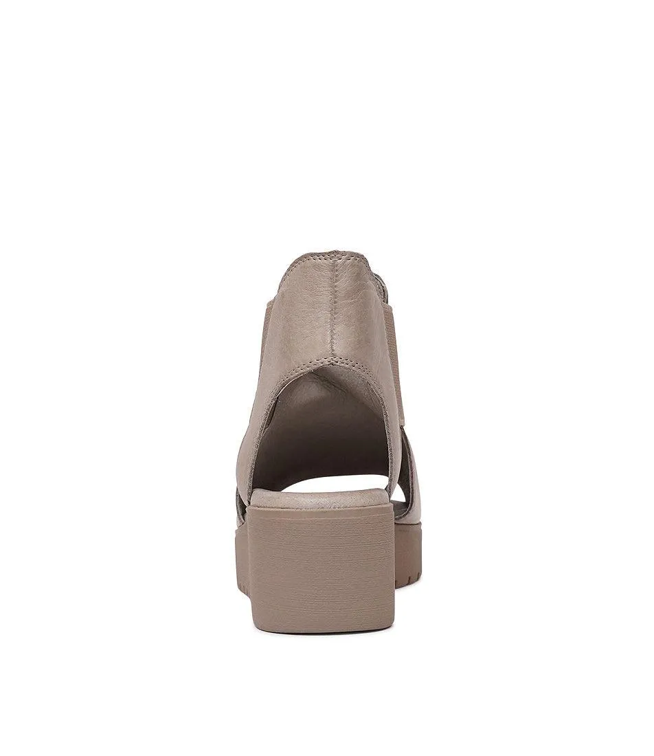 Ozie Smoke Leather Sandals
