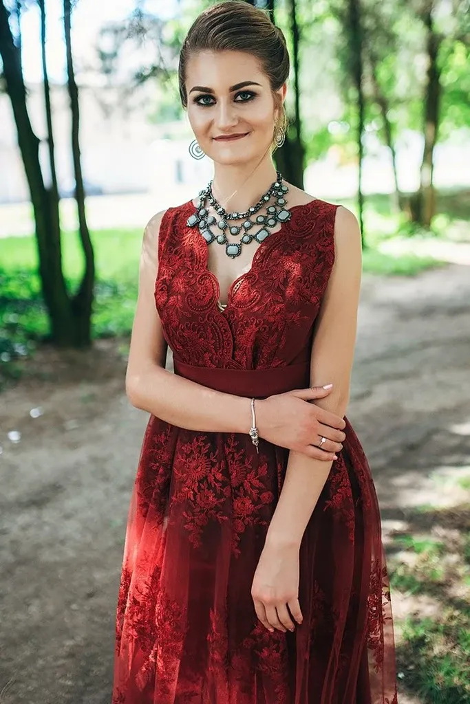 Promfast Unique Burgundy Prom Dresses V Neck Straps Long Lace Appliques Party Dresses PFM0007