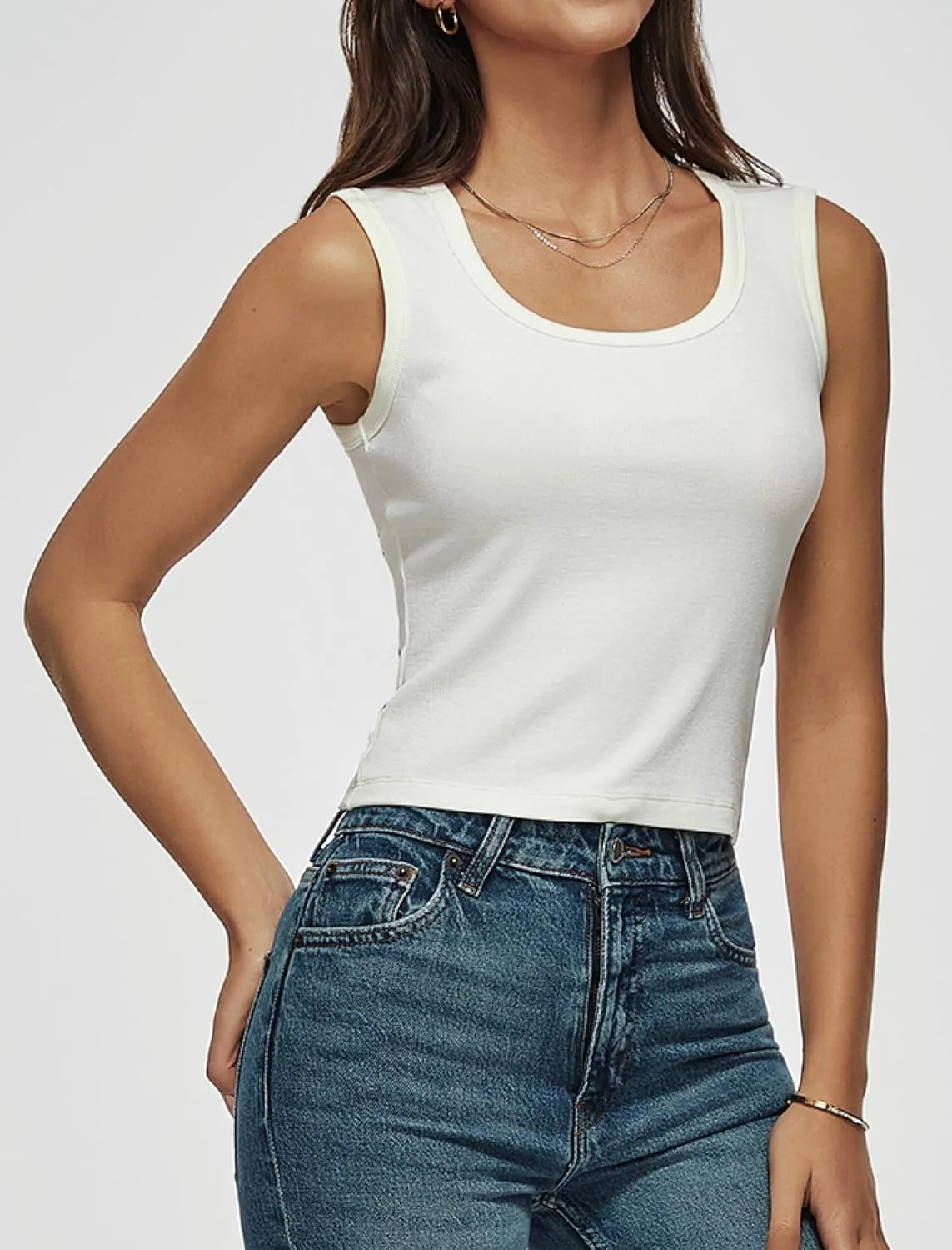 Tank Tops for Women Summer Workout Ribbed Scoop Neck T Shirt Sleeveless Basic 2025 Trendy Crop Tee